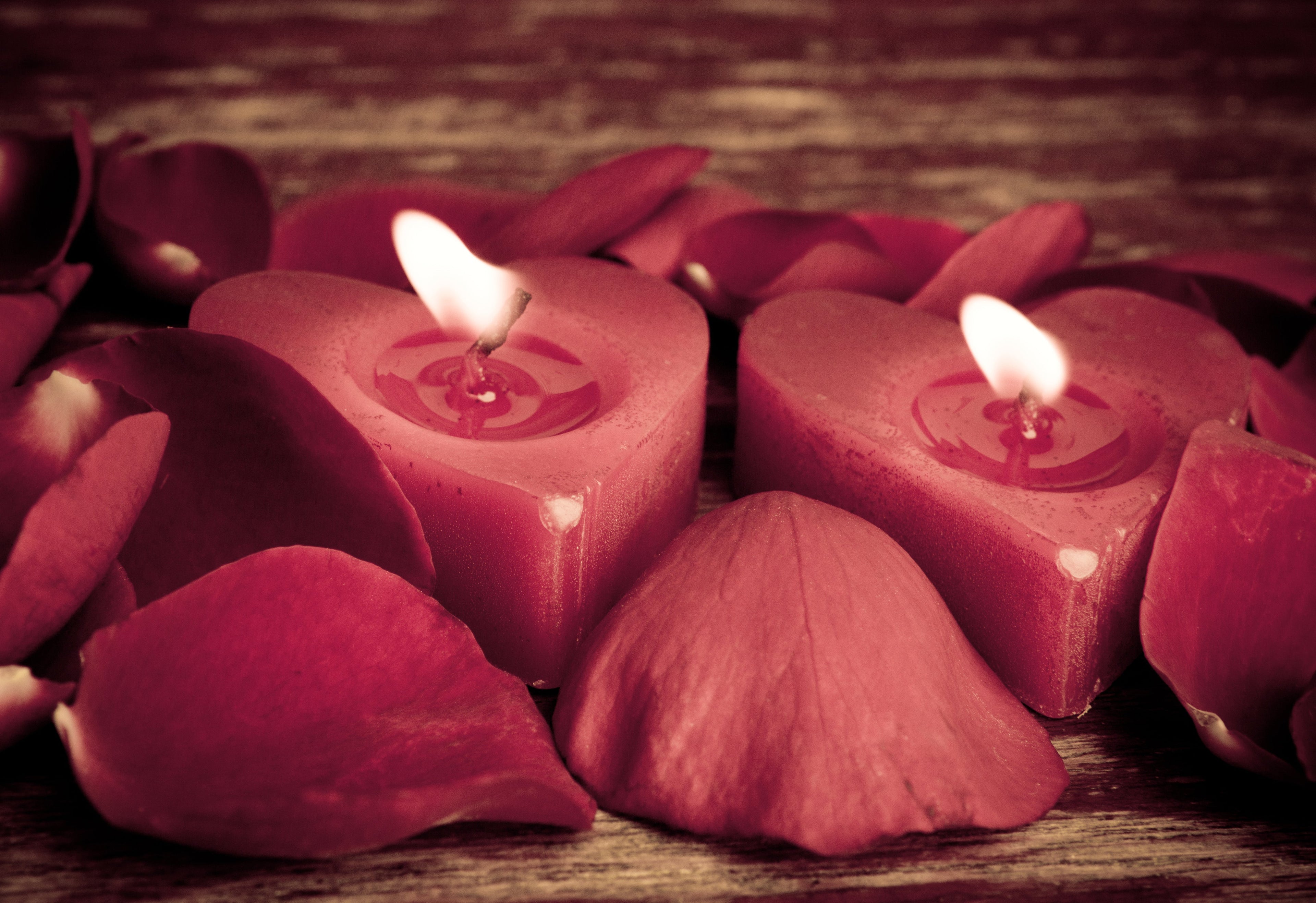 Why Are Tea-Light Candles the Most Romantic & Versatile Décor Choice